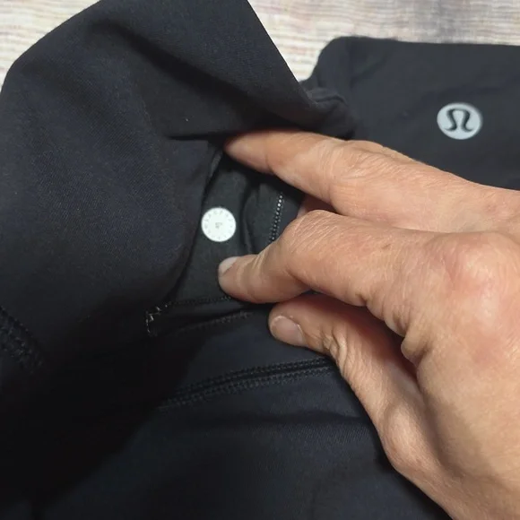 Lululemon leggings 25" size 4 - Picture 9 of 9